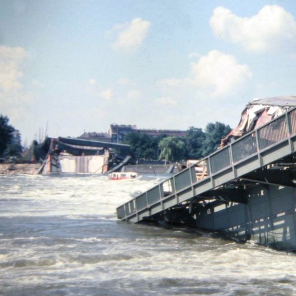 Einsturz der Wiener Reichsbrücke 1976 - Bildquelle: Helmut Krcal via Wikimedia Commons