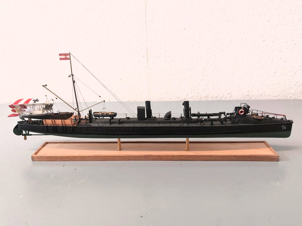 S.M.S. Torpedoboot Nr. 14 als Bergungsfahrzeug für Flugzeuge
